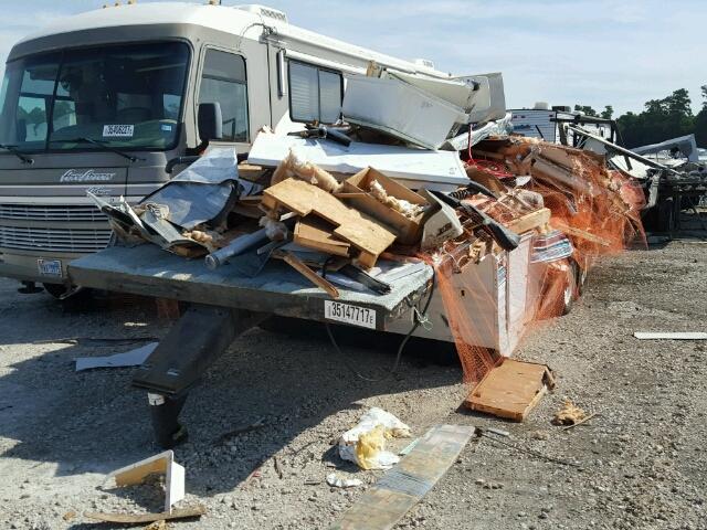 1EF5M242734096124 - 2003 FLEETWOOD RV WHITE photo 2