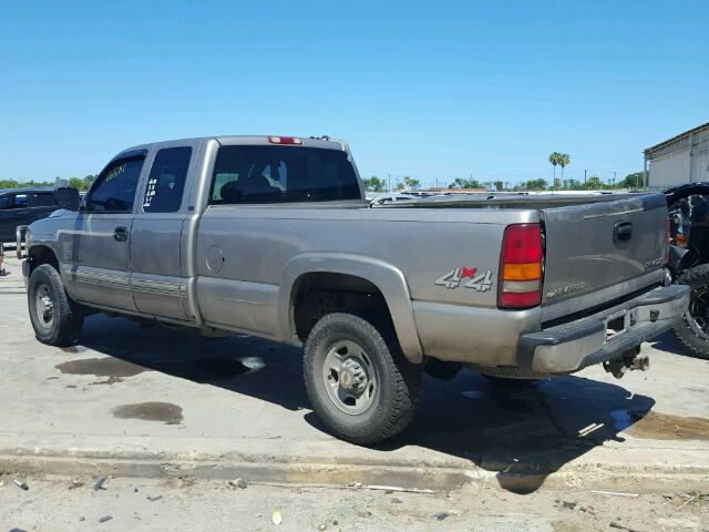 1GCHK29102E167565 - 2002 CHEVROLET SILVERADO TAN photo 3