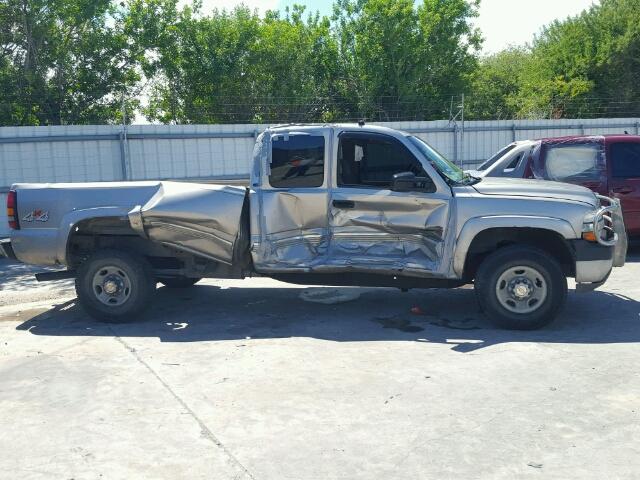 1GCHK29102E167565 - 2002 CHEVROLET SILVERADO TAN photo 9