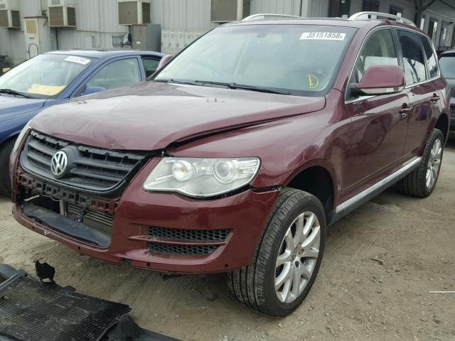 WVGBF7A96AD001947 - 2010 VOLKSWAGEN TOUAREG V6 BURGUNDY photo 2