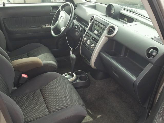 JTLKT324050198432 - 2005 TOYOTA SCION XB SILVER photo 5