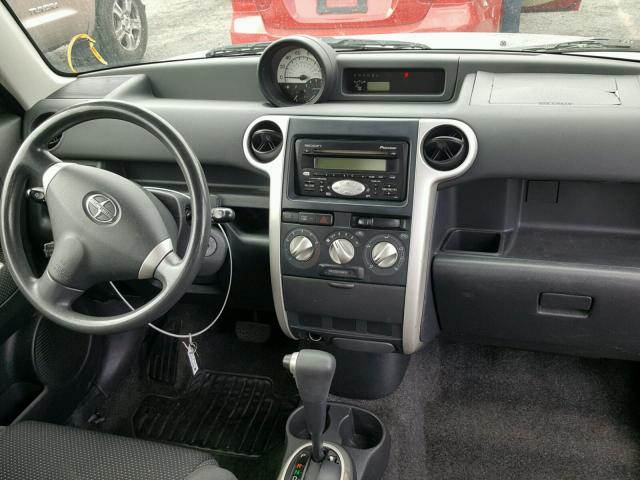 JTLKT324050198432 - 2005 TOYOTA SCION XB SILVER photo 9