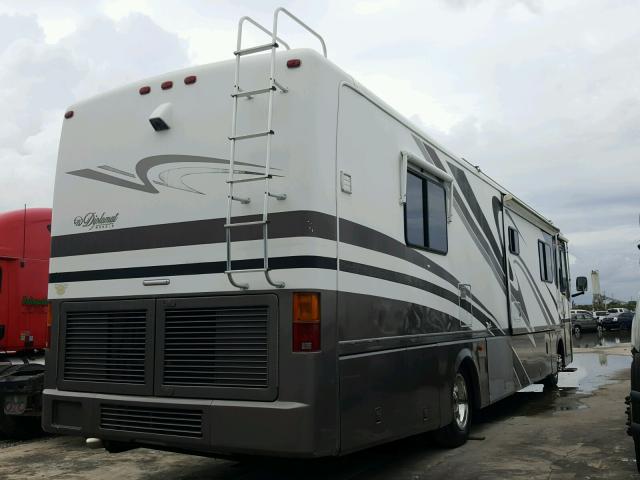 1RF42464X22021077 - 2002 ROADMASTER RAIL MONOCOQUE TWO TONE photo 4