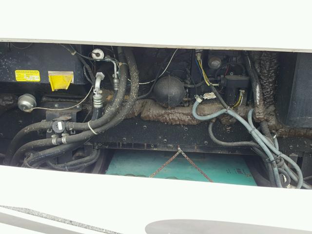 1RF42464X22021077 - 2002 ROADMASTER RAIL MONOCOQUE TWO TONE photo 7