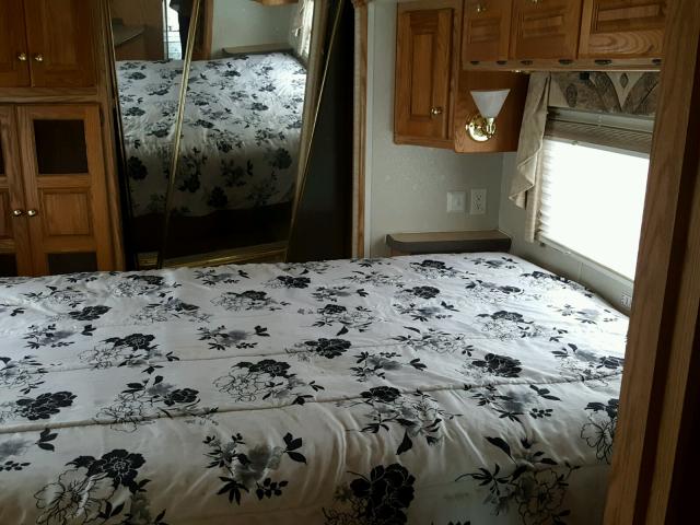 1RF42464X22021077 - 2002 ROADMASTER RAIL MONOCOQUE TWO TONE photo 9