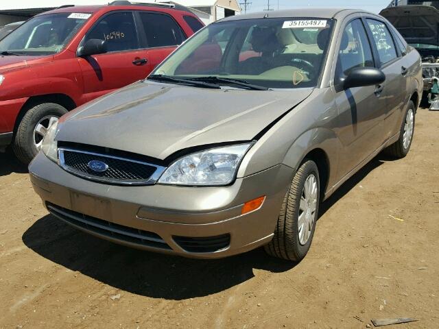 1FAFP34N05W304291 - 2005 FORD FOCUS ZX4 GOLD photo 2