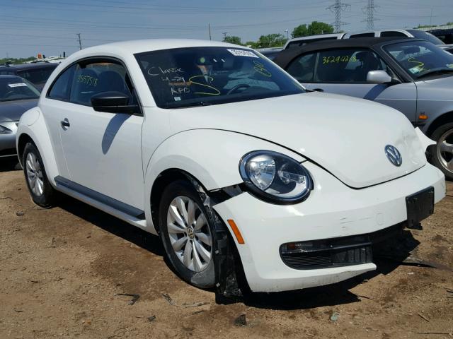 3VWF17ATXFM645783 - 2015 VOLKSWAGEN BEETLE 1.8 WHITE photo 1