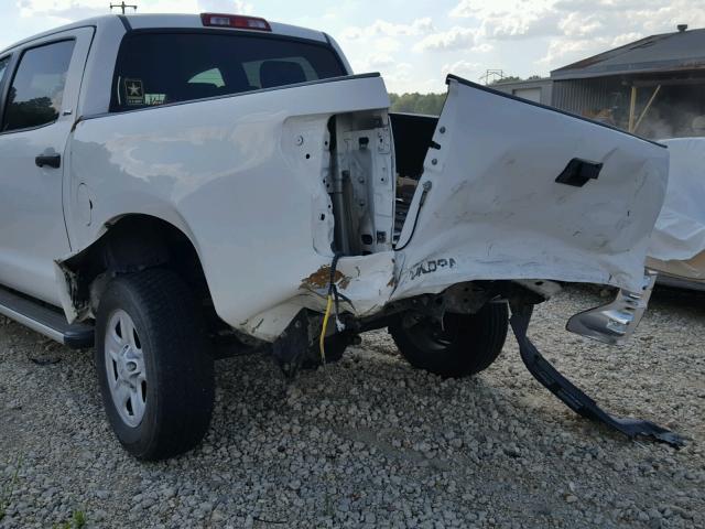 5TFEV54107X027868 - 2007 TOYOTA TUNDRA CRE WHITE photo 9