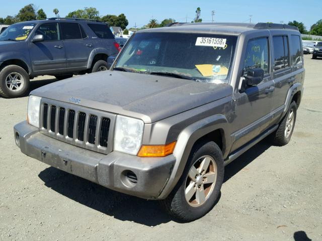 1J8HG48K06C257588 - 2006 JEEP COMMANDER GOLD photo 2
