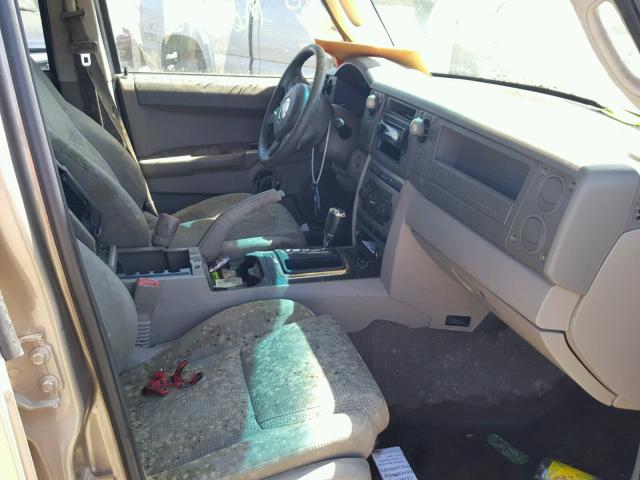 1J8HG48K06C257588 - 2006 JEEP COMMANDER GOLD photo 5