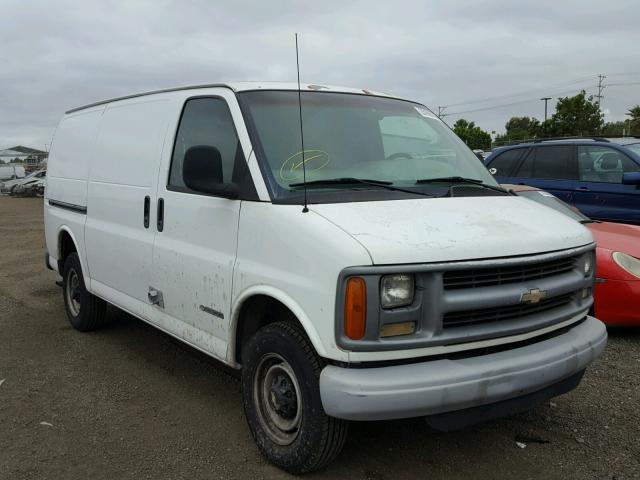 1GCGG25R811216719 - 2001 CHEVROLET EXPRESS G2 WHITE photo 1