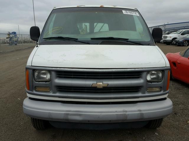 1GCGG25R811216719 - 2001 CHEVROLET EXPRESS G2 WHITE photo 9