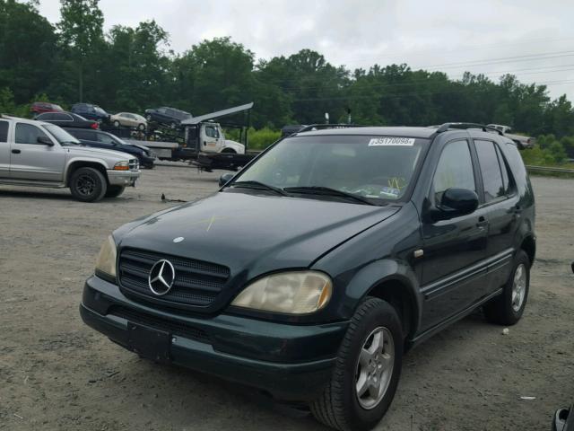 4JGAB54EXYA148367 - 2000 MERCEDES-BENZ ML 320 GREEN photo 2