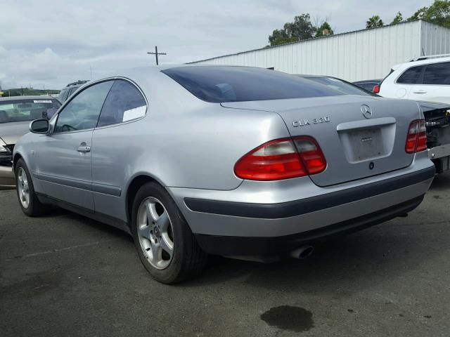 WDBLJ65G6WF028960 - 1998 MERCEDES-BENZ CLK 320 SILVER photo 3