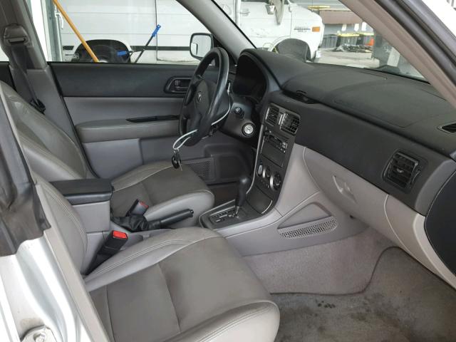 JF1SG636X4H729496 - 2004 SUBARU FORESTER 2 ნაცრისფერი ფოტო 5