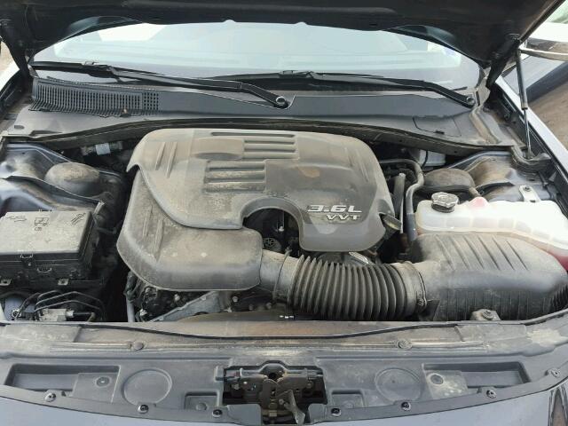 2C3CCAEG0GH261171 - 2016 CHRYSLER 300C SILVER photo 7