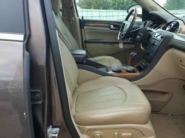 5GAKVDEDXCJ334775 - 2012 BUICK ENCLAVE BROWN photo 5