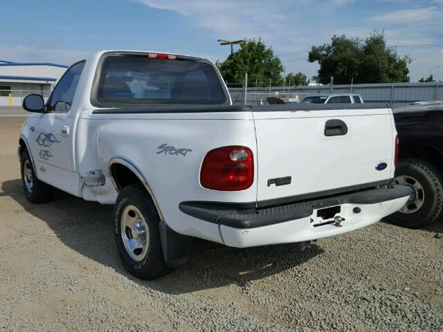 1FTRF07232KA42392 - 2002 FORD F150 WHITE photo 3