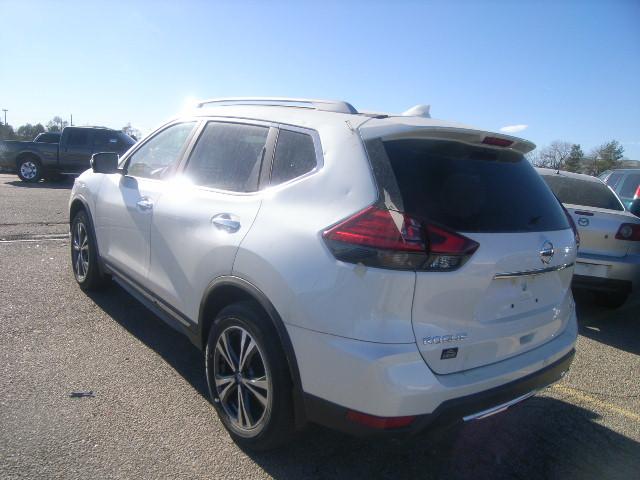 5N1AT2MVXHC773349 - 2017 NISSAN ROGUE WHITE photo 3