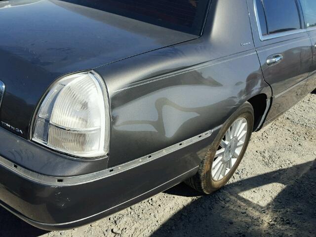 1LNHM81W43Y648192 - 2003 LINCOLN TOWN CAR E CHARCOAL photo 9