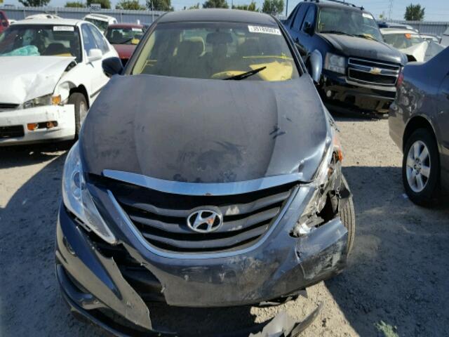 5NPEB4AC0DH595988 - 2013 HYUNDAI SONATA BLUE photo 9