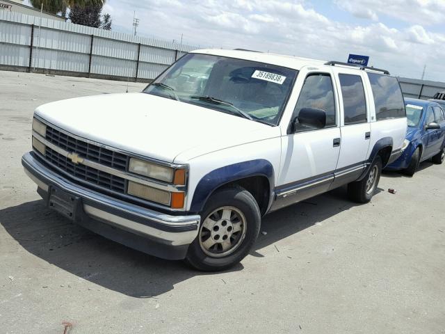 1GNEC16K9PJ413381 - 1993 CHEVROLET SUBURBAN C WHITE photo 2