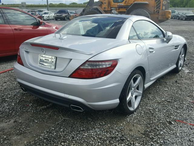 WDDPK3JA4GF120608 - 2016 MERCEDES-BENZ SLK 300 SILVER photo 4