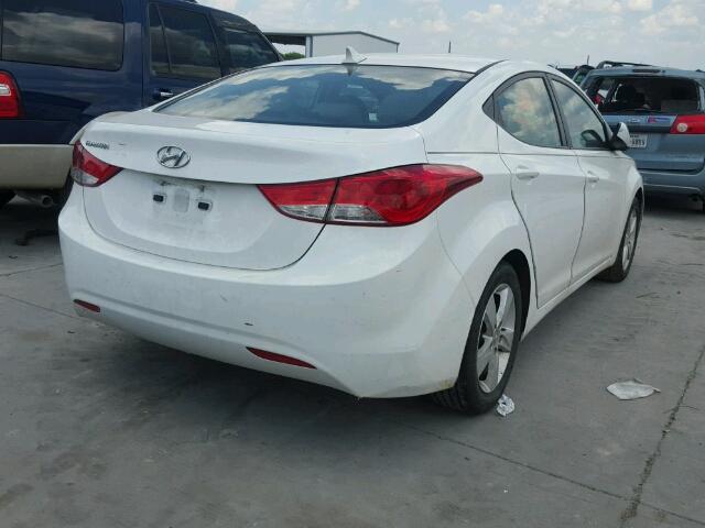 5NPDH4AE8DH449737 - 2013 HYUNDAI ELANTRA WHITE photo 4