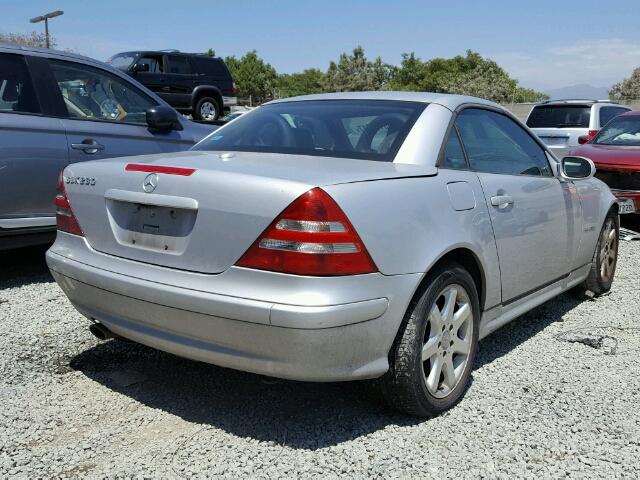 WDBKK49FX3F273397 - 2003 MERCEDES-BENZ SLK 230 KO SILVER photo 4