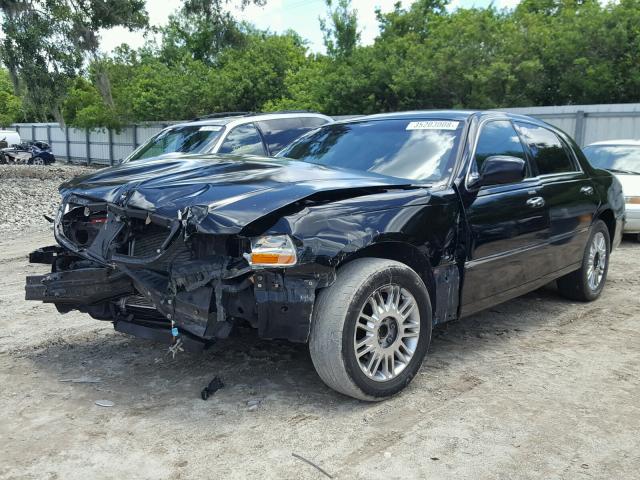 2LNHM82W88X652929 - 2008 LINCOLN TOWN CAR S BLACK photo 2