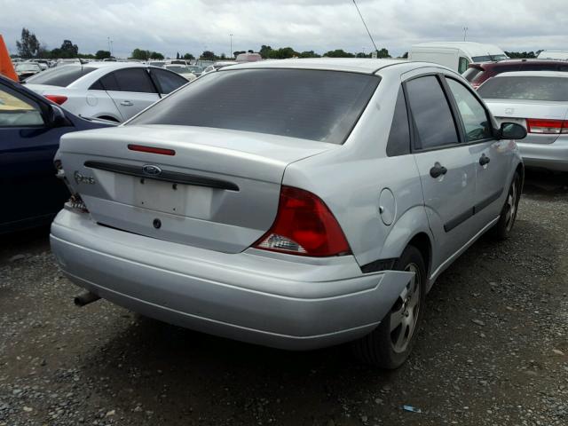 1FAFP33PX2W267085 - 2002 FORD FOCUS LX SILVER photo 4