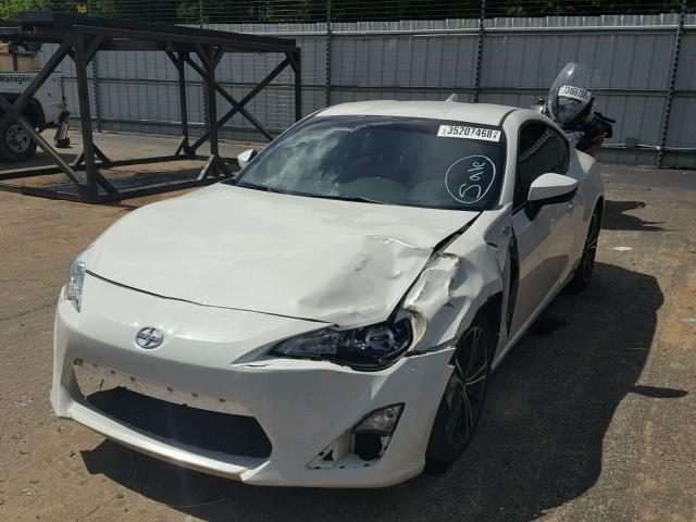 JF1ZNAA1XG8707033 - 2016 TOYOTA SCION FR-S WHITE photo 2