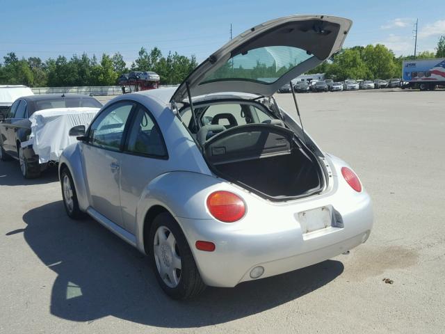 3VWCD21C7YM417501 - 2000 VOLKSWAGEN NEW BEETLE 银色 照片 3