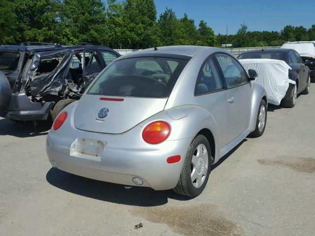 3VWCD21C7YM417501 - 2000 VOLKSWAGEN NEW BEETLE 银色 照片 4