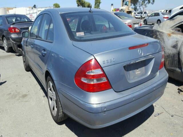 WDBUF65J84A448635 - 2004 MERCEDES-BENZ E320 BLUE photo 3