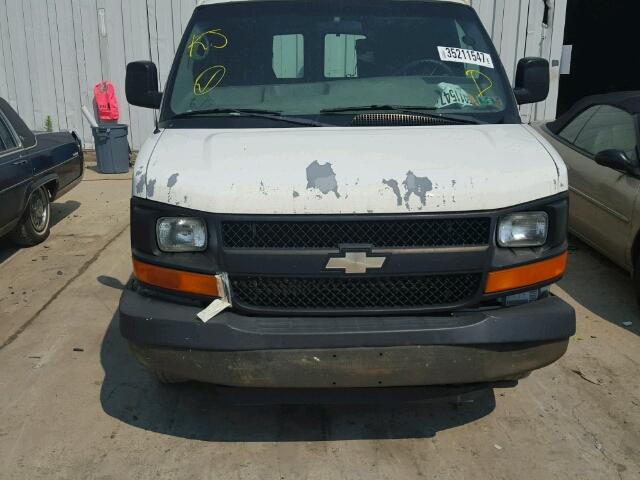 1GCGG25V861227367 - 2006 CHEVROLET EXPRESS G2 WHITE photo 9