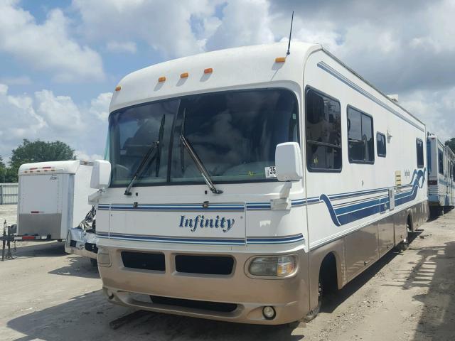 3FCMF53G6VJA10186 - 1997 FOUR MOTORHOME WHITE photo 2