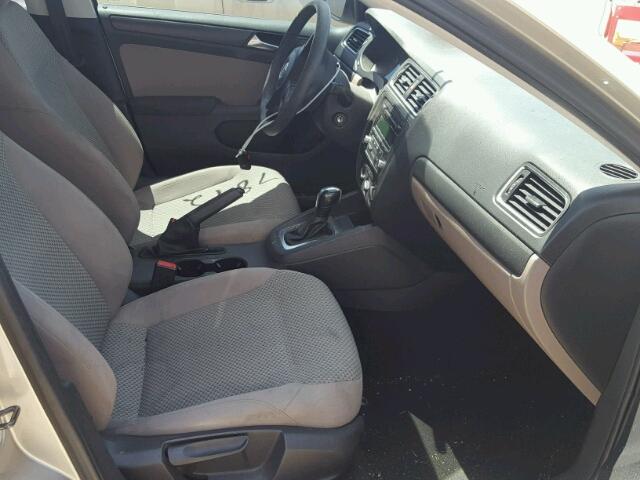 3VW2K7AJ0CM461393 - 2012 VOLKSWAGEN JETTA BASE 金色 照片 5