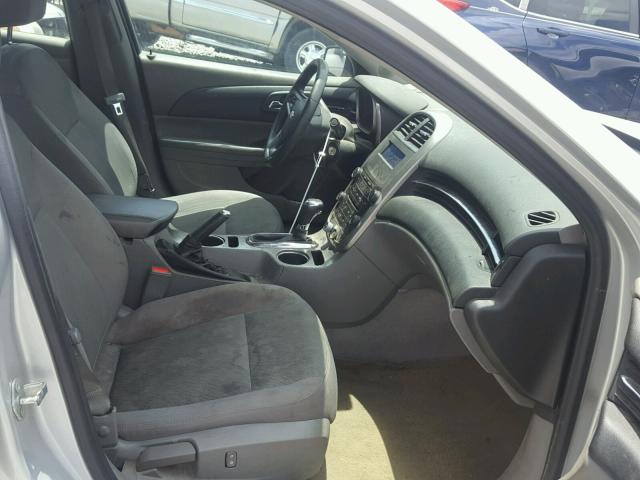 1G11B5SL4FF130087 - 2015 CHEVROLET MALIBU LS 银色 照片 5