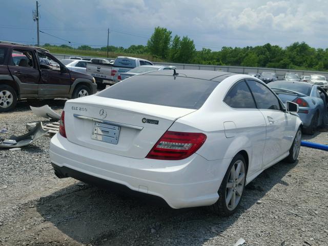 WDDGJ4HB1DF964107 - 2013 MERCEDES-BENZ C 250 WHITE photo 4