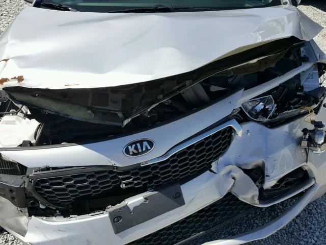 KNAFK4A65F5431232 - 2015 KIA FORTE LX SILVER photo 7