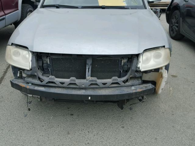 WVWRH63B64P255409 - 2004 VOLKSWAGEN PASSAT GLX 银色 照片 9