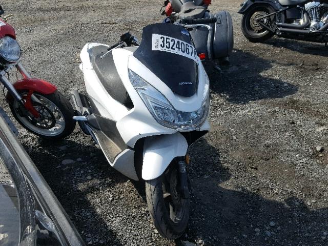 RLHKF1805FY002550 - 2015 HONDA PCX 150 WHITE photo 1