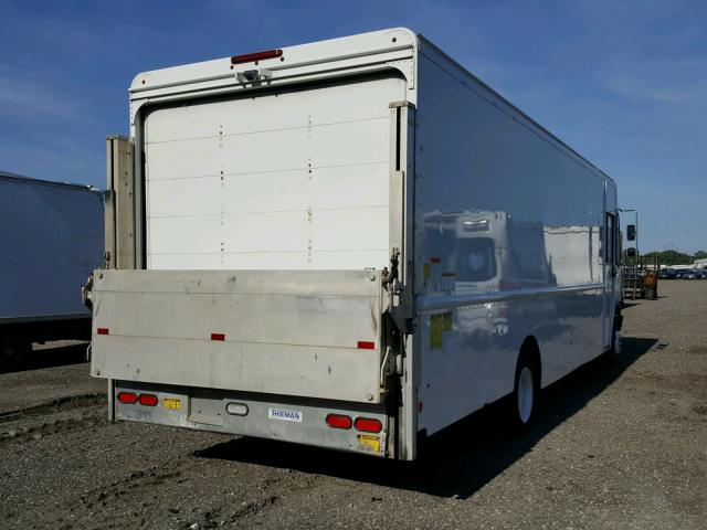 5B4LFG2E3B3443716 - 2011 WORKHORSE CUSTOM CHASSIS COMMERCIAL თეთრი ფოტო 4