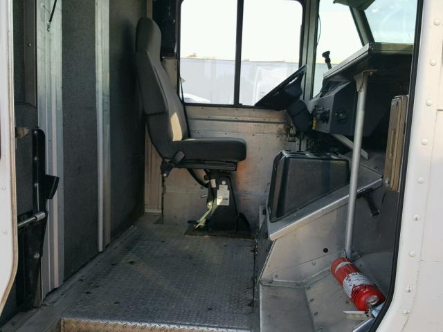 5B4LFG2E3B3443716 - 2011 WORKHORSE CUSTOM CHASSIS COMMERCIAL თეთრი ფოტო 5