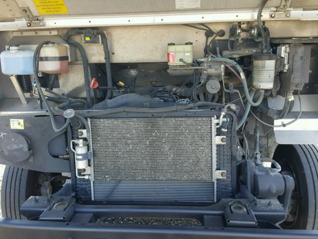 5B4LFG2E3B3443716 - 2011 WORKHORSE CUSTOM CHASSIS COMMERCIAL თეთრი ფოტო 7