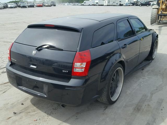 2D8FV48T15H133873 - 2005 DODGE MAGNUM SE BLACK photo 4