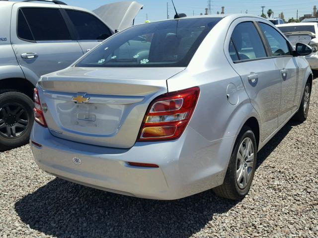 1G1JB5SHXH4142383 - 2017 CHEVROLET SONIC LS 银色 照片 4