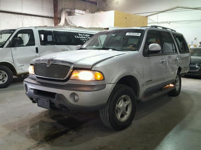 5LMPU28L2XLJ15231 - 1999 LINCOLN NAVIGATOR 银色 照片 2