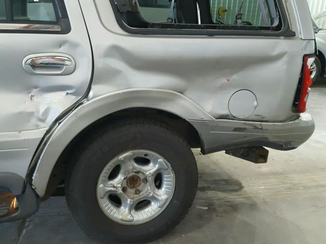 5LMPU28L2XLJ15231 - 1999 LINCOLN NAVIGATOR 银色 照片 9